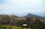 Pico do Cristal e Pico do Calçado vistos do cume do Pico da Bandeira, PN do Caparaó - MG/ES