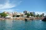Praia do Porto da Barra lotada num Domingo em Salvador - BA