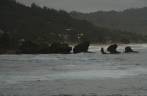 Praia rochosa e com muitas ondas em Bathsheba, na costa leste de Barbados Praia rochosa e com muitas ondas em Bathsheba, na costa leste de Barbados