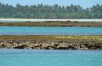 Recifes de Moreré, na Ilha de Boipeba - BA (praia de Bainema ao fundo)