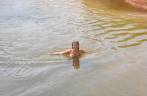 Refrescando-se no Rio Preto, no Parque Nacional Grande Sertão Veredas, no noroeste de MG (região de Chapada Gaúcha)