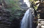 Saltando de cerca de 9 metros de altura na Cachoeira do Sossego, em Lençóis, na Chapada Diamantina - BA