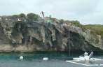 Saltando no Blue Hole - Bahamas