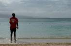 Salva-vidas sem muito trabalho na tranquila praia em Montego Bay, na Jamaica Salva-vidas sem muito trabalho na tranquila praia em Montego Bay, na Jamaica