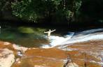 Se refrescando na cachoeira da Laje na volta do Bonete em Ilha Bela - SP