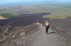 Subida final até o cume do Cerro Negro próximo à León, na Nicarágua. Subida final até o cume do Cerro Negro próximo à León, na Nicarágua.