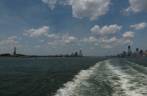 Sul de Manhattan e a Estátua da Liberdade, vistos do ferry para Staten Island, em Nova Iorque, nos Estados Unidos Sul de Manhattan e a Estátua da Liberdade, vistos do ferry para Staten Island, em Nova Iorque, nos Estados Unidos