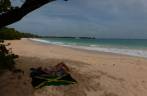 Tarde preguiçosa na praia Les Salines, em Sainte Anne, no sul de Martinica Tarde preguiçosa na praia Les Salines, em Sainte Anne, no sul de Martinica