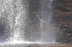Tomando banho na Cachoeira do Bicame, na Lapinha, região da Serra do Cipó - MG