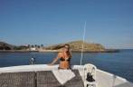 Tomando sol no deck do barco em Abrolhos - BA