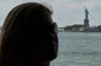 À bordo do ferry de Staten Island, observando a Estátua da Liberdade, em Nova Iorque, nos Estados Unidos À bordo do ferry de Staten Island, observando a Estátua da Liberdade, em Nova Iorque, nos Estados Unidos