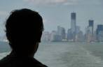 À bordo do ferry de Staten Island, observando a skyline de Manhattan, em Nova Iorque, nos Estados Unidos À bordo do ferry de Staten Island, observando a skyline de Manhattan, em Nova Iorque, nos Estados Unidos