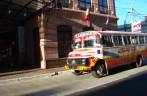 ônibus circulando pelas ruas de Asunción - Paraguai