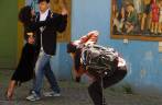 Uma pose que vale dinheiro, em La Boca, bairro de Buenos Aires, na Argentina
