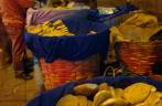 Venda de pão nas ruas de Potosí - Bolívia