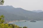 Vila de Abraão, vista na travessia do morro na caminhada para Lopes Mendes, na Ilha Grande - RJ