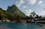 Vista para a Gros Piton, no resort Jalousy, em Soufriere, no sul de Santa Lúcia Vista para a Gros Piton, no resort Jalousy, em Soufriere, no sul de Santa Lúcia