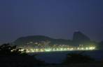Visão noturna de Copacabana, no Rio de Janeiro - RJ