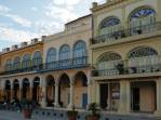 A charmosa Plaza Vieja, no centro de Havana, capital de Cuba