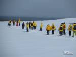 Caminhando na neve ao redor de um lago congelado em Turret Point, em King George Island, na Antártida