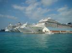 Cruzeiros ancorados em Nassau