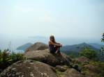 Curtindo a vista maravilhosa do alto do Pico do Papagaio, na Ilha Grande - RJ