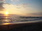 Magnífico pôr-do-sol sobre o Pacífico na praia de Santa Tereza, ponta sul da península de Nicoya, na Costa Rica