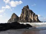 Os Dois Irmãos na Praia da Cacimba, em Fernando de Noronha - PE