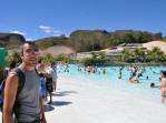 Piscina movimentada do Hot Park, na Pousada do Rio Quente, perto de Caldas Novas em Goiás