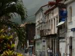 Rua de St. Pierre, antiga capital de Martinica, com o Mount Pelée ao fundo