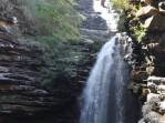 Saltando de cerca de 9 metros de altura na Cachoeira do Sossego, em Lençóis, na Chapada Diamantina - BA