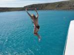 Saltando do deck para o mar, em Abrolhos - BA