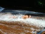 Se refrescando na cachoeira da Laje na volta do Bonete em Ilha Bela - SP