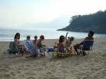 Socializando em gostoso fim de tarde na praia de Paúba em São Sebastião - SP