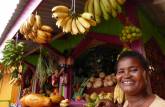 A simpática vendedora de frutas em Clifton, capital de Union Island, ilha no sul de São Vicente e Granadinas, no Caribe