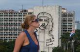 Che Guevara continua arrebatando  corações! (em Havana - Cuba)