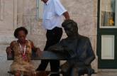 'Confraternização' em recanto do centro histórico de Havana, em Cuba