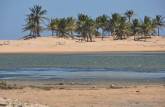 Lagoa e duna próxima à Foz do Rio São Francisco, divisa entre os estados de Alagoas e Sergipe (município de Piaçabuçu - AL)