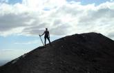 No cume do Cerro Negro, pronto para a descida de prancha! (próximo à León, na Nicarágua)