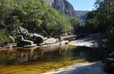 O rio de águas amareladas no Canyon do Peixe Tolo, na Serra do Intendente, em Tabuleiro - MG