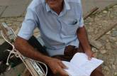 O simpático e culto poeta de rua em Trinidad,- Cuba