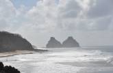 Os Dois Irmãos vistos de longe, em Fernando de Noronha - PE