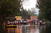 Os tradidionais barcos que levam as pessoas pelos canais de Xochimilco, na Cidade do México