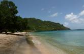 Praia paradisíaca na ilha de Bequia, em São Vicente e Granadinas, no sul do Caribe