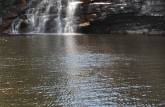 Refrescando-se no Poço do Diabo, próximo à Lençóis, na Chapada Diamantina - BA