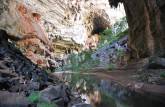 Rio Peruaçu, no interior da Caverna Janelão, no Parque Nacional Cavernas do Peruaçu, próximo à Januária - MG