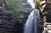Saltando de cerca de 9 metros de altura na Cachoeira do Sossego, em Lençóis, na Chapada Diamantina - BA