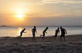 Tradicional jogo de futebol no fim de tarde na Ponta do Mutá, em Barra Grande, na Península do Maraú - BA
