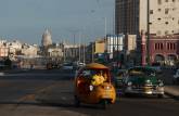 Trânsito na famosa avenida Malecón, em Havana - Cuba