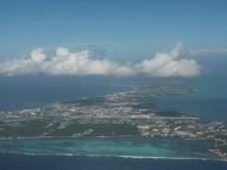 A ilha de Grand Cayman vista do avião